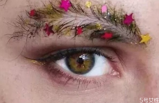 圣誕節(jié)化什么妝 圣誕主題妝容 圣誕節(jié)化什么妝 圣誕主題妝容