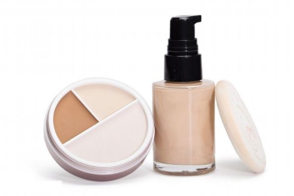 粉底的六種分類 打粉底的正確步驟 粉底的六種分類 打粉底的正確步驟