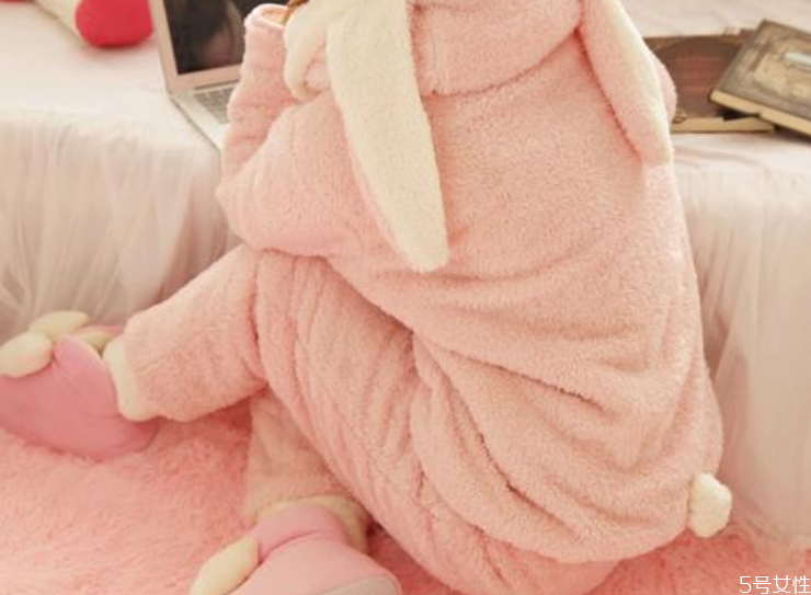 晚上穿珊瑚絨睡衣好嗎 珊瑚絨睡衣為什么保暖 晚上穿珊瑚絨睡衣好嗎 珊瑚絨睡衣為什么保暖