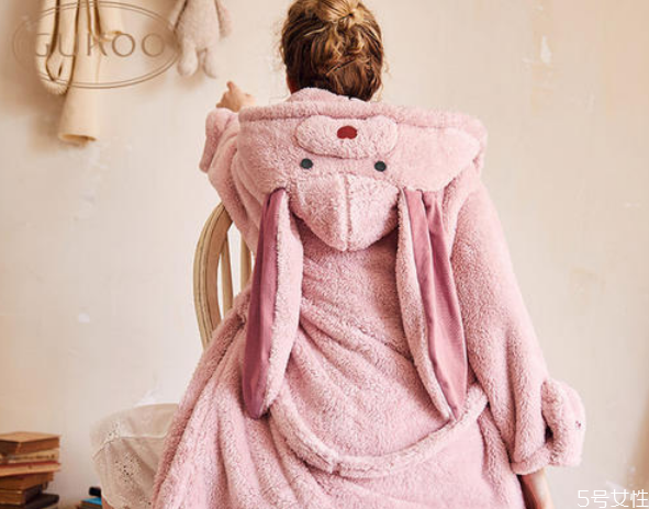 珊瑚絨怎么洗才不硬 珊瑚絨恢復(fù)蓬松 珊瑚絨怎么洗才不硬 珊瑚絨恢復(fù)蓬松