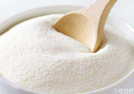 現(xiàn)擠的羊奶可以直接喝嗎 生羊奶為什么不能直接喝 現(xiàn)擠的羊奶可以直接喝嗎 生羊奶為什么不能直接喝