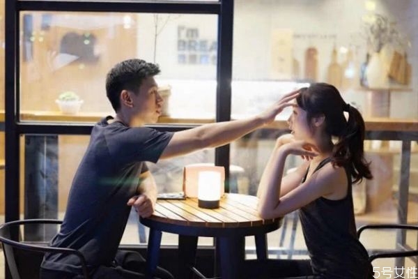 男朋友認(rèn)定你的表現(xiàn) 男朋友不喜歡你的征兆 男朋友認(rèn)定你的表現(xiàn) 男朋友不喜歡你的征兆