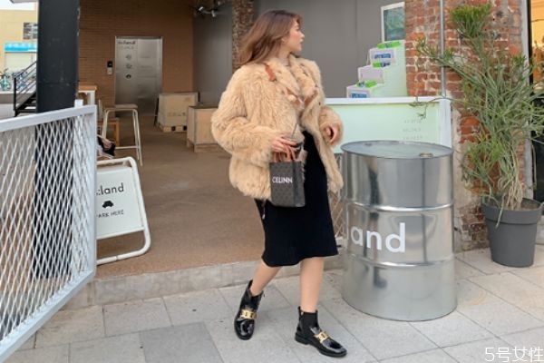 切爾西靴保暖嗎 切爾西靴和煙筒靴的區(qū)別 切爾西靴保暖嗎 切爾西靴和煙筒靴的區(qū)別