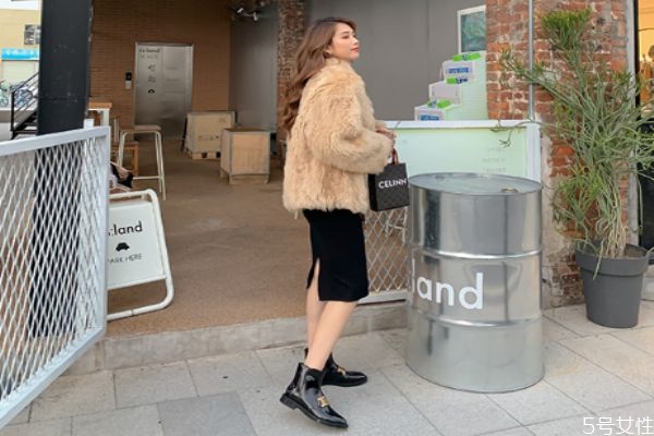 切爾西靴黑色還是棕色好看 切爾西靴的特點(diǎn) 切爾西靴黑色還是棕色好看 切爾西靴的特點(diǎn)