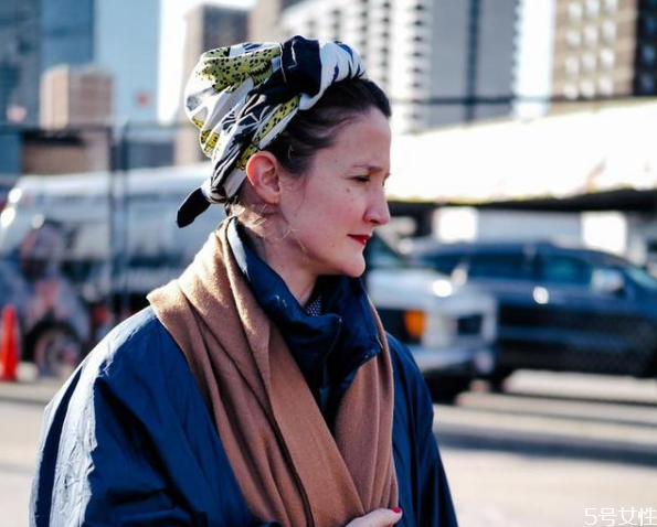 頭巾怎么戴好看 三角頭巾怎么戴好看 頭巾怎么戴好看 三角頭巾怎么戴好看