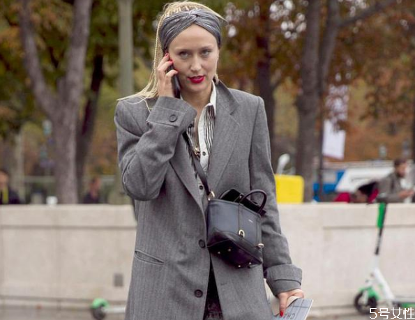 頭巾怎么戴好看 三角頭巾怎么戴好看 頭巾怎么戴好看 三角頭巾怎么戴好看