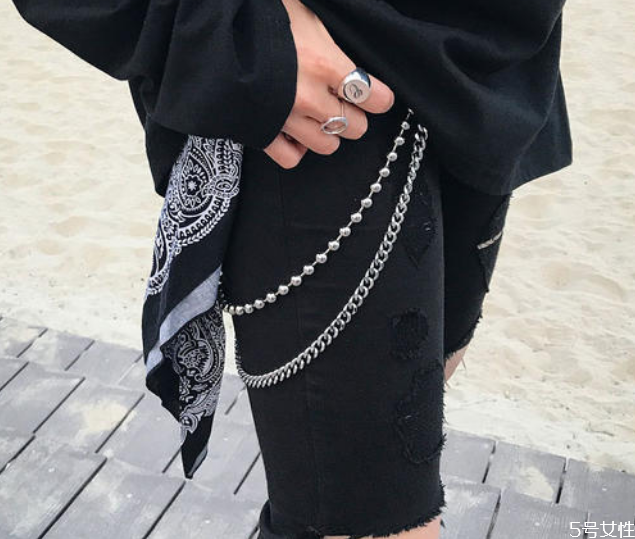 嘻哈頭巾怎么系在褲子上 嘻哈頭巾有什么用 嘻哈頭巾怎么系在褲子上 嘻哈頭巾有什么用