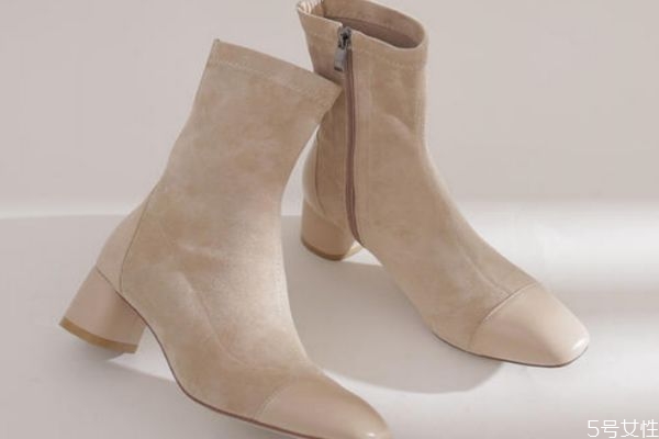 杏色短靴怎么搭配衣服 杏色短靴秋冬搭配 杏色短靴怎么搭配衣服 杏色短靴秋冬搭配