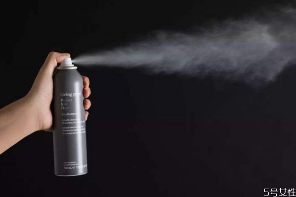 頭發(fā)太油來不及洗頭怎么辦 頭發(fā)油要出門緊急補(bǔ)救 頭發(fā)太油來不及洗頭怎么辦 頭發(fā)油要出門緊急補(bǔ)救