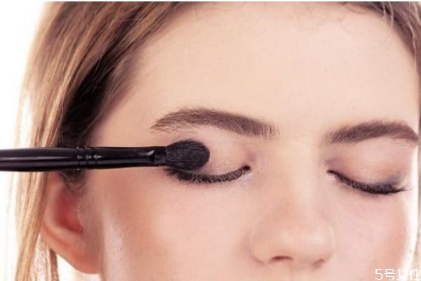 怎么畫好看的眼影 畫眼影怎么搭配顏色 怎么畫好看的眼影 畫眼影怎么搭配顏色