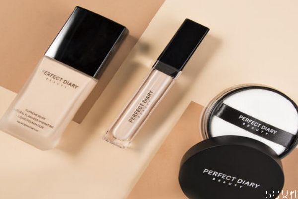 完美日記散粉好還是悅詩風(fēng)吟好 完美日記與悅詩風(fēng)吟對(duì)比 完美日記散粉好還是悅詩風(fēng)吟好 完美日記與悅詩風(fēng)吟對(duì)比