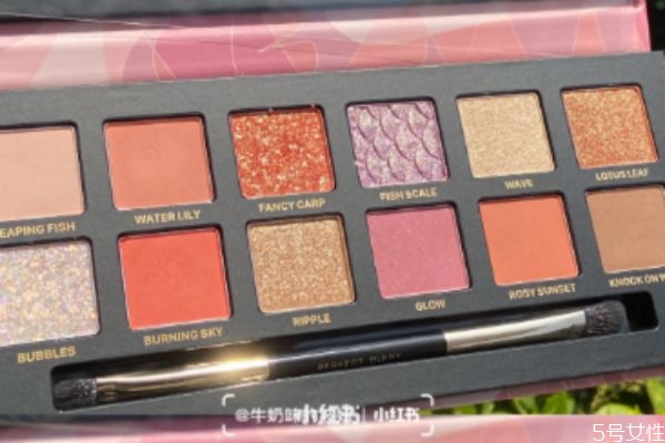 完美日記錦鯉盤眼影怎么畫 錦鯉眼妝畫法教程 完美日記錦鯉盤眼影怎么畫 錦鯉眼妝畫法教程