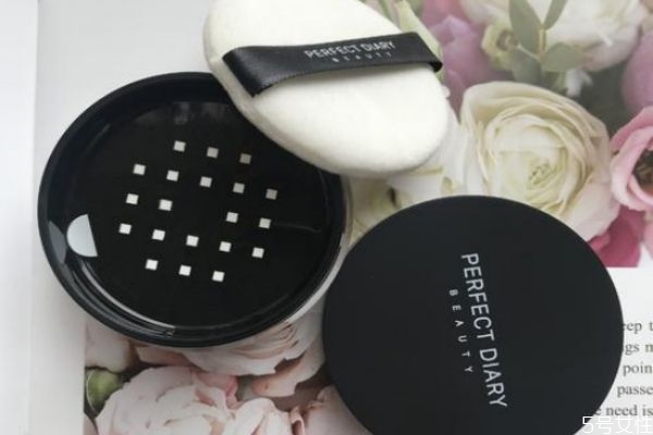 完美日記散粉和unny散粉哪個好 unny散粉真的好用嗎 完美日記散粉和unny散粉哪個好 unny散粉真的好用嗎