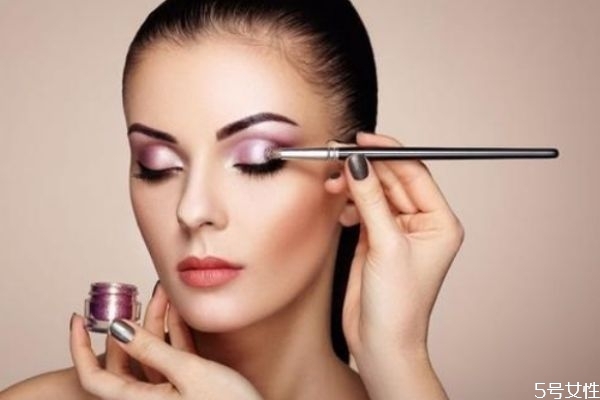 怎么畫好看的眼影 畫眼影怎么搭配顏色 怎么畫好看的眼影 畫眼影怎么搭配顏色