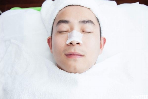 黑頭導(dǎo)出液會(huì)使毛孔變大嗎 黑頭怎么去除小竅門 黑頭導(dǎo)出液會(huì)使毛孔變大嗎 黑頭怎么去除小竅門