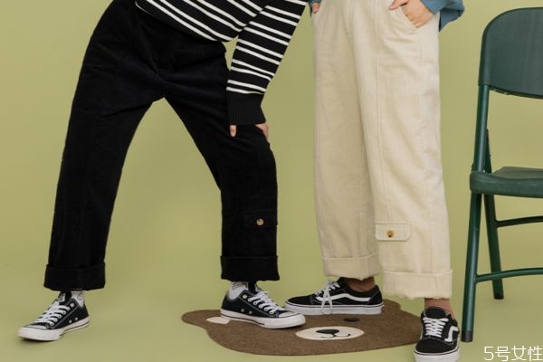 冬天闊腿褲里面穿什么襪子 冬天闊腿褲配什么鞋子 冬天闊腿褲里面穿什么襪子 冬天闊腿褲配什么鞋子