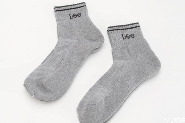 冬天穿襪子睡覺(jué)好不好 穿襪子睡覺(jué)是禁忌嗎 冬天穿襪子睡覺(jué)好不好 穿襪子睡覺(jué)是禁忌嗎