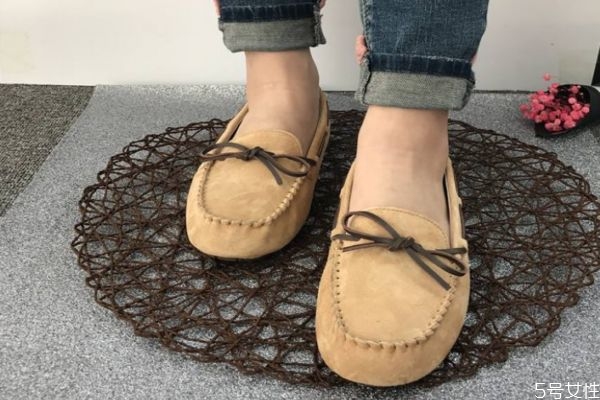 冬天豆豆鞋配什么襪子 豆豆鞋冬季怎么搭配 冬天豆豆鞋配什么襪子 豆豆鞋冬季怎么搭配