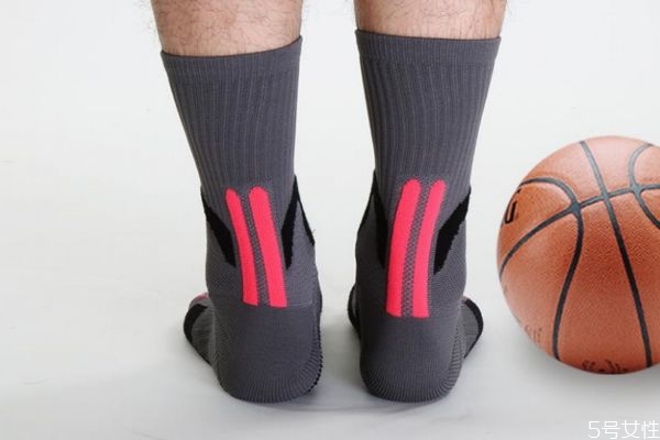 籃球襪為什么會(huì)變硬 一雙籃球襪可以穿多久 籃球襪為什么會(huì)變硬 一雙籃球襪可以穿多久