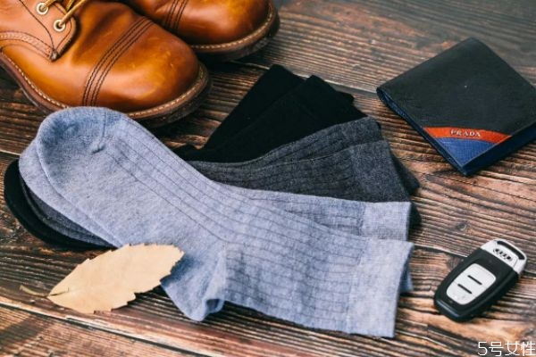 冬天腳冷穿什么襪子 冬天超保暖的襪子 冬天腳冷穿什么襪子 冬天超保暖的襪子