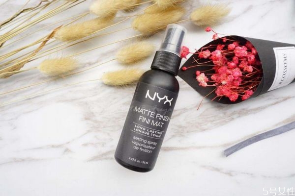 定妝噴霧一天可以噴幾次 定妝噴霧怎么用才正確 定妝噴霧一天可以噴幾次 定妝噴霧怎么用才正確