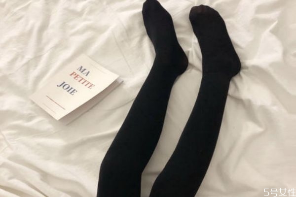 連腳襪怎么改成踩腳襪 連腳襪能不能剪掉 連腳襪怎么改成踩腳襪 連腳襪能不能剪掉