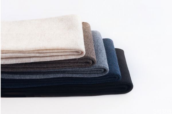 中筒襪一般多少厘米 過膝襪和長筒襪的區(qū)別 中筒襪一般多少厘米 過膝襪和長筒襪的區(qū)別