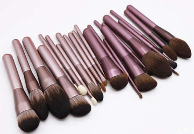 艾諾琪化妝刷哪個(gè)系列好用 艾諾琪化妝刷什么檔次 艾諾琪化妝刷哪個(gè)系列好用 艾諾琪化妝刷什么檔次