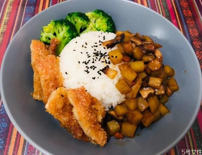 雞排蓋飯怎么做 雞排飯的醬汁做法 雞排蓋飯怎么做 雞排飯的醬汁做法