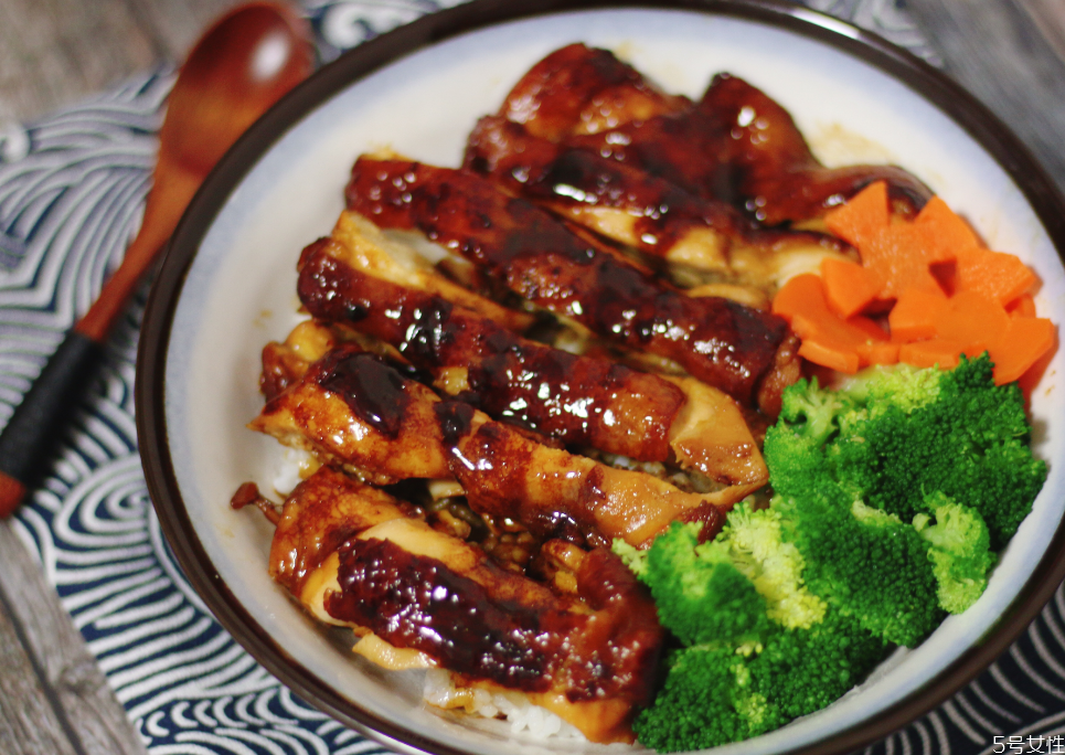 照燒汁用什么原料做的 照燒雞排飯的做法 照燒汁用什么原料做的 照燒雞排飯的做法