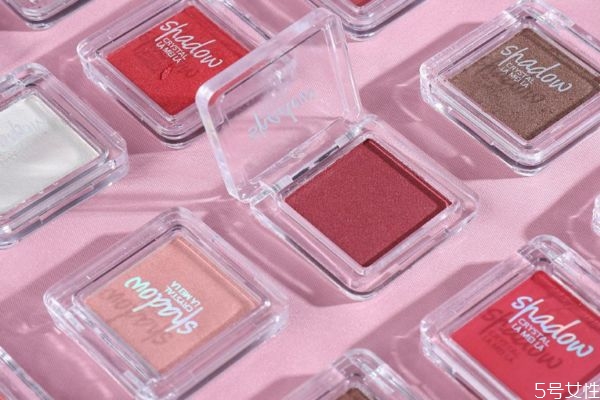 眼影為什么不能當(dāng)腮紅 腮紅和眼影成分一樣嗎 眼影為什么不能當(dāng)腮紅 腮紅和眼影成分一樣嗎