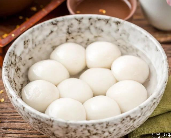 炸湯圓沒有面包糠怎么辦 炸湯圓不用面包糠的做法 炸湯圓沒有面包糠怎么辦 炸湯圓不用面包糠的做法