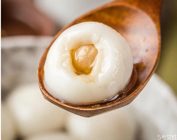 炸湯圓沒有面包糠怎么辦 炸湯圓不用面包糠的做法 炸湯圓沒有面包糠怎么辦 炸湯圓不用面包糠的做法