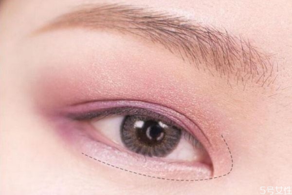 沒(méi)眼影刷怎么畫(huà)眼影 用手指怎么涂眼影 沒(méi)眼影刷怎么畫(huà)眼影 用手指怎么涂眼影