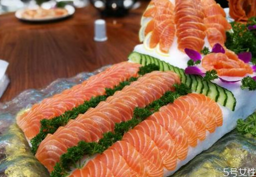 圣誕吃什么好 傳統(tǒng)圣誕節(jié)晚餐菜譜 圣誕吃什么好 傳統(tǒng)圣誕節(jié)晚餐菜譜