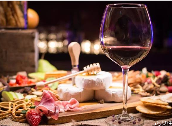 圣誕吃什么好 傳統(tǒng)圣誕節(jié)晚餐菜譜 圣誕吃什么好 傳統(tǒng)圣誕節(jié)晚餐菜譜