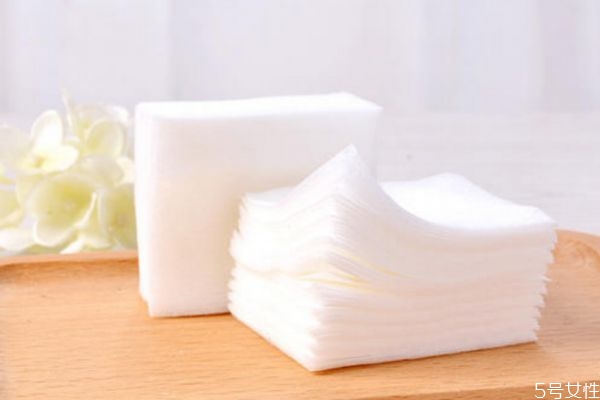 化妝棉可以用來(lái)做什么 化妝棉適合什么皮膚用 化妝棉可以用來(lái)做什么 化妝棉適合什么皮膚用