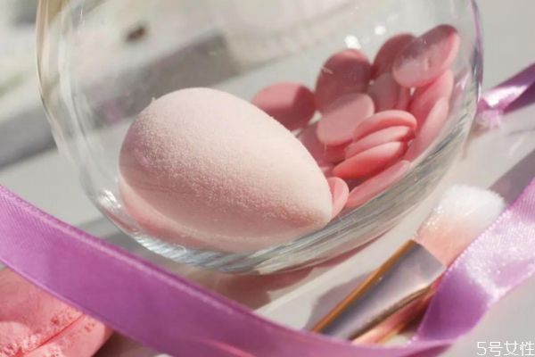 美妝蛋第一次要怎么使用 美妝蛋需要買(mǎi)貴的嗎 美妝蛋第一次要怎么使用 美妝蛋需要買(mǎi)貴的嗎