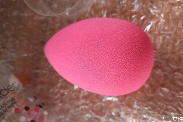 化妝海綿可不可以復(fù)使用 化妝海綿塊和美妝蛋一起用嗎 化妝海綿可不可以復(fù)使用 化妝海綿塊和美妝蛋一起用嗎