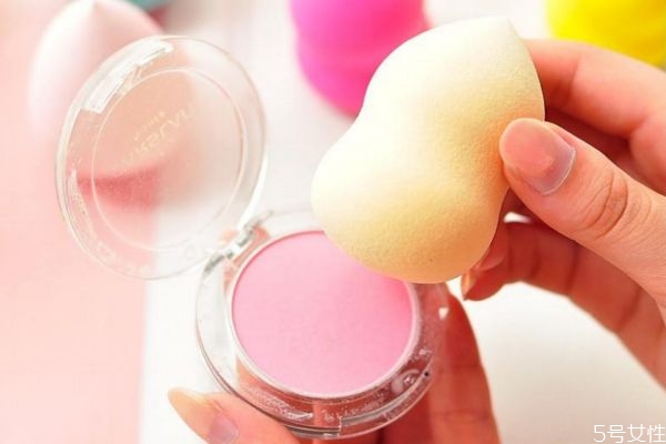 化妝海綿的保質(zhì)期 ?化妝海綿類(lèi)型 化妝海綿的保質(zhì)期 ?化妝海綿類(lèi)型