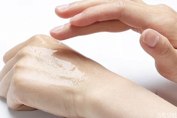 熊果苷原液的功效和用法 熊果苷的副作用 熊果苷原液的功效和用法 熊果苷的副作用