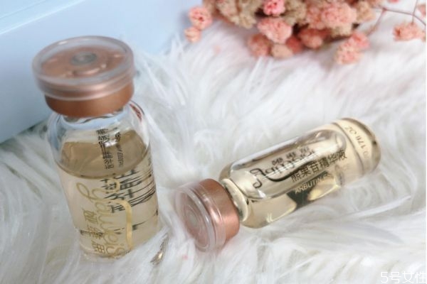 熊果苷原液適合油性肌膚嗎 熊果苷原液的使用方法 熊果苷原液適合油性肌膚嗎 熊果苷原液的使用方法