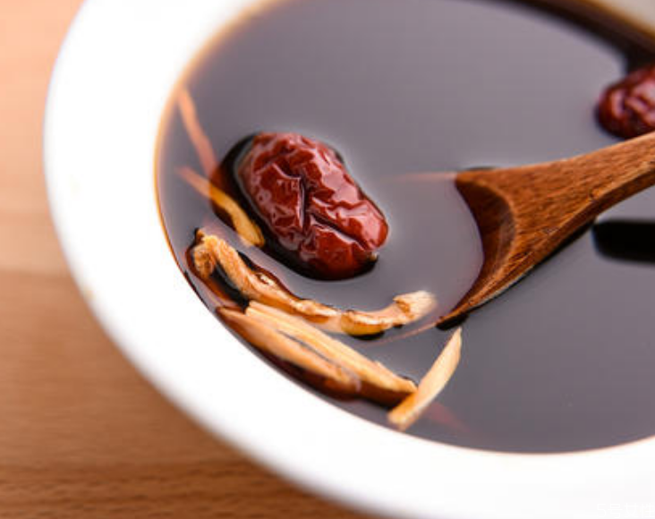 可樂(lè)姜茶怎么做 姜汁可樂(lè)的功效與禁忌 可樂(lè)姜茶怎么做 姜汁可樂(lè)的功效與禁忌