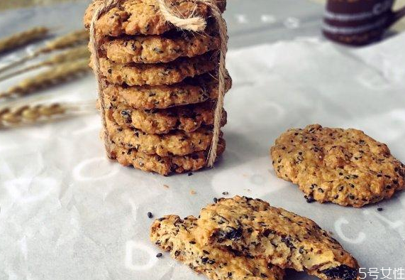 燕麥餅干最簡單的做法 燕麥餅干烤箱做法竅門 燕麥餅干最簡單的做法 燕麥餅干烤箱做法竅門