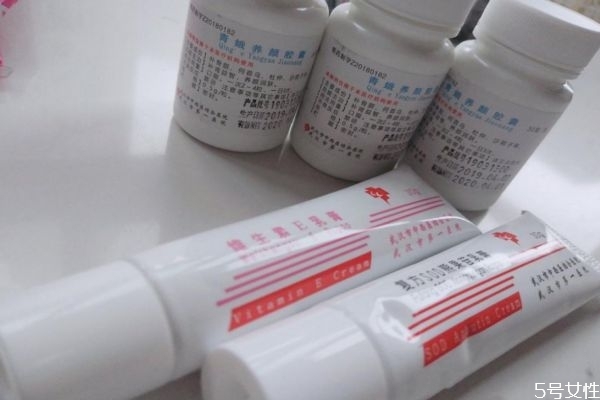 熊果苷軟膏有依賴(lài)性嗎 熊果苷軟膏用多久可以淡斑 熊果苷軟膏有依賴(lài)性嗎 熊果苷軟膏用多久可以淡斑