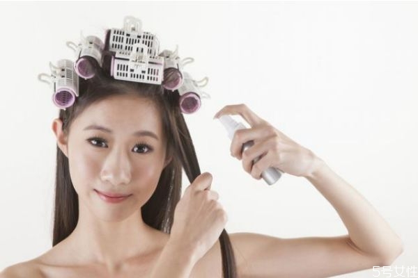 頭發(fā)漂過(guò)怎么恢復(fù)黑色 漂過(guò)的頭發(fā)染黑色多久掉色 頭發(fā)漂過(guò)怎么恢復(fù)黑色 漂過(guò)的頭發(fā)染黑色多久掉色