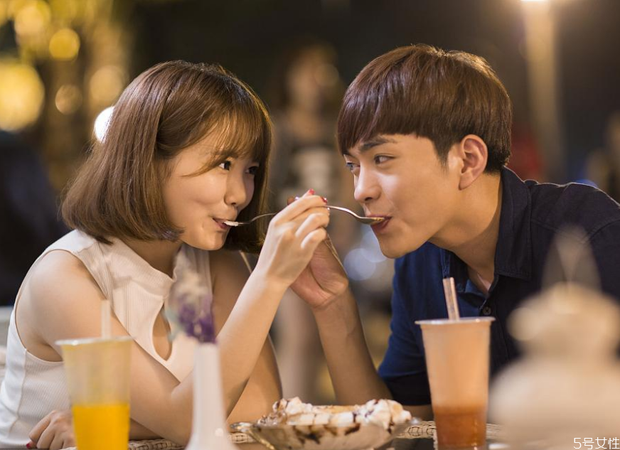 情侶跨年送什么禮物 跨年送什么有紀念意義 情侶跨年送什么禮物 跨年送什么有紀念意義