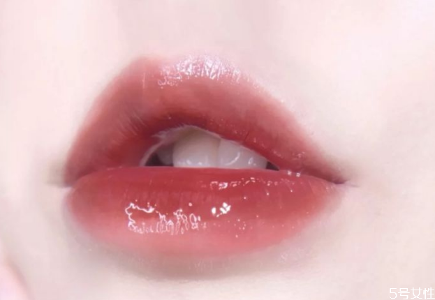 花知曉獨(dú)角獸唇釉怎么樣 花知曉獨(dú)角獸唇釉試色 花知曉獨(dú)角獸唇釉怎么樣 花知曉獨(dú)角獸唇釉試色