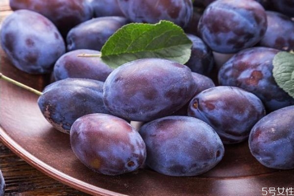 一天吃幾個(gè)西梅治便秘 西梅怎么吃最通便 一天吃幾個(gè)西梅治便秘 西梅怎么吃最通便