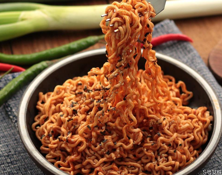 火雞面是干拌還是湯面 火雞面能帶湯吃嗎 火雞面是干拌還是湯面 火雞面能帶湯吃嗎